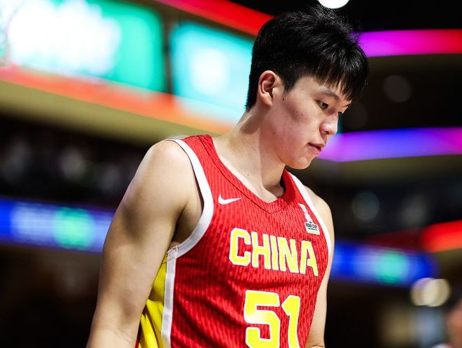 中国男篮飞去杭州：备战与委内瑞拉比赛 周琦缺席杨瀚森尚未归队